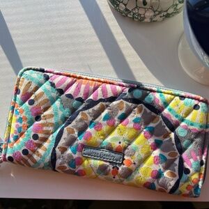 NWT Vera Bradley Floral Quilted Wristlet